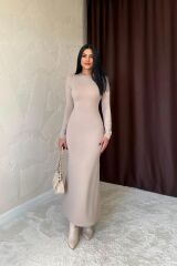 Bej Vücudu Saran Uzun Elbise
