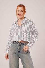 Crop Model Cepli Ve Çizgili Beyaz Gömlek